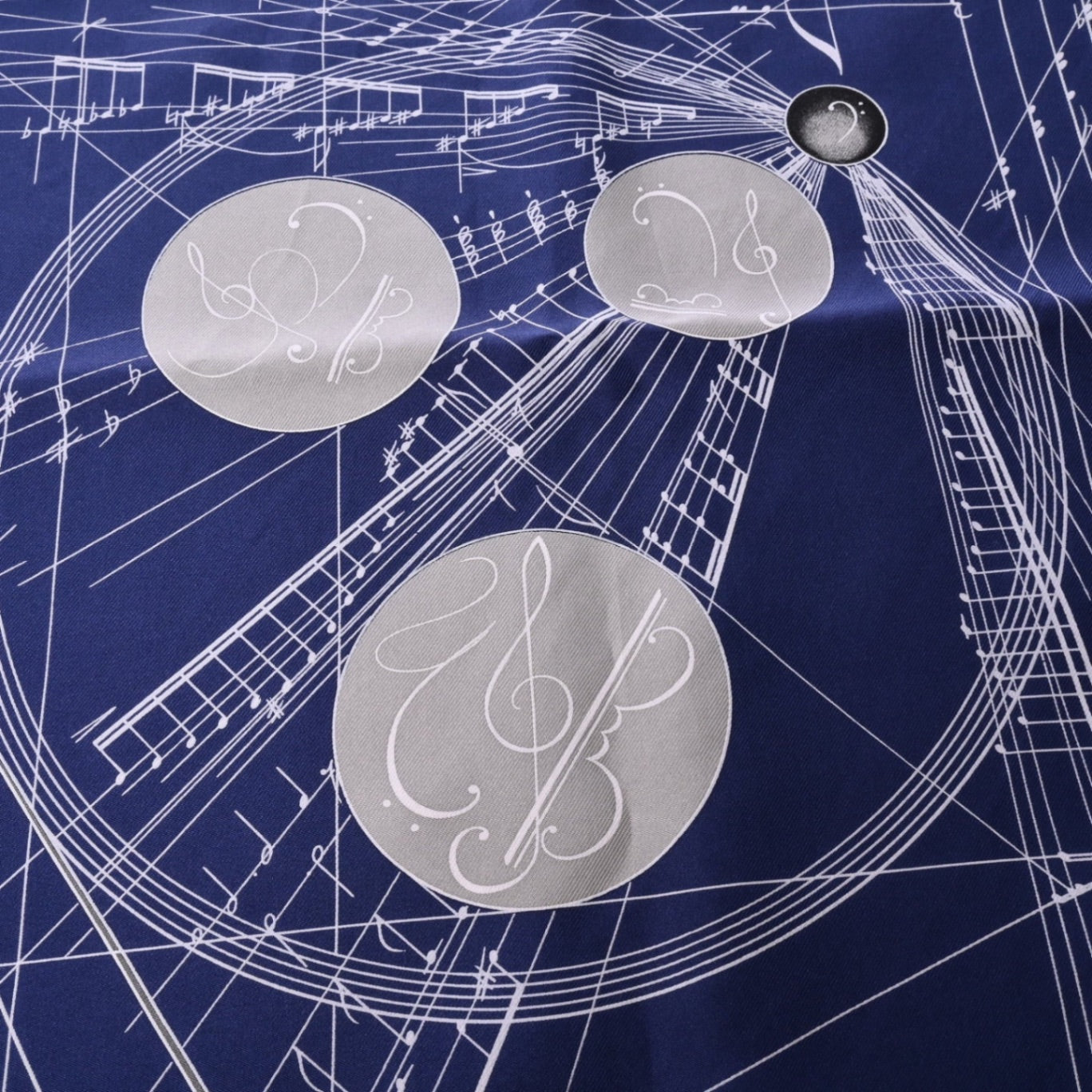 カレ90 球体が奏でる音楽 シルク ネイビー