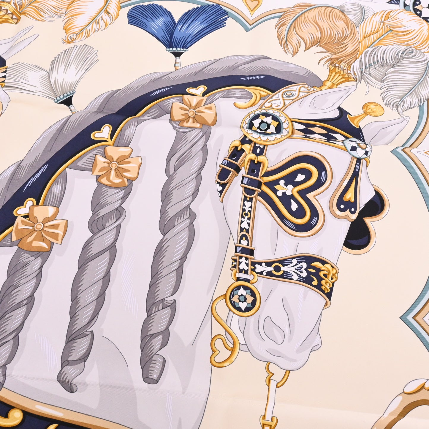 HERMES カレ90 アルネ・ドゥ・クール シルク ベージュ