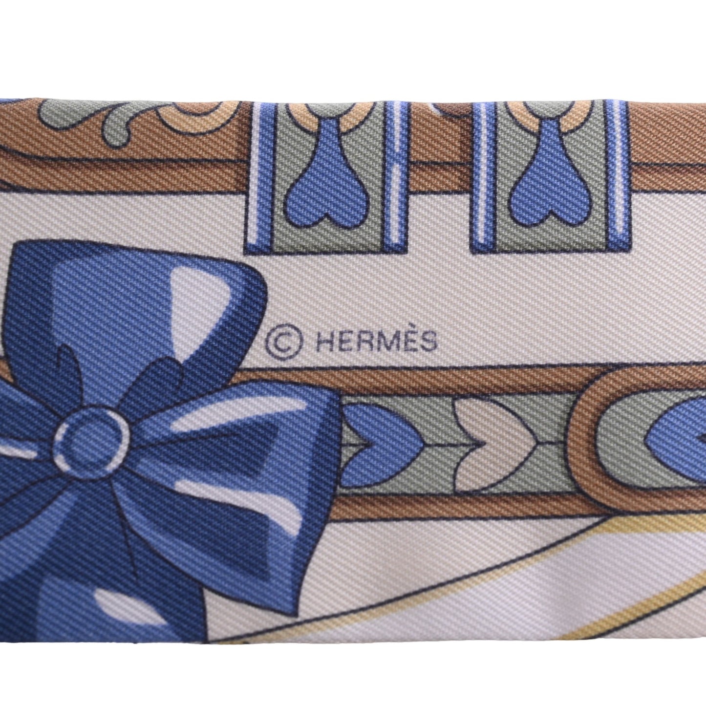 HERMES ツイリー　アルネ・ドゥ・クール　シルク　ベージュ