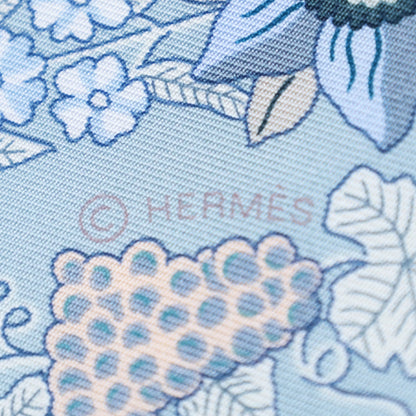 Carre 90 Brides de Gala en Fleur 丝绸浅蓝色白色