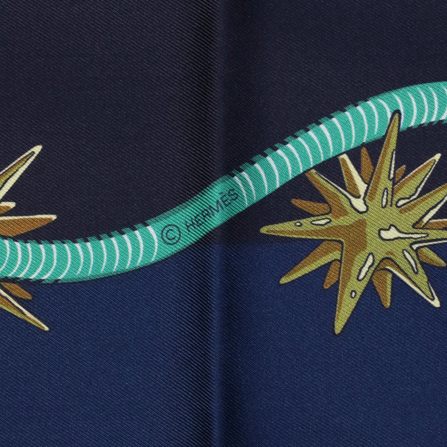 カレ90　ダブルフェイス　野生馬Ⅱ　シルク　ネイビー