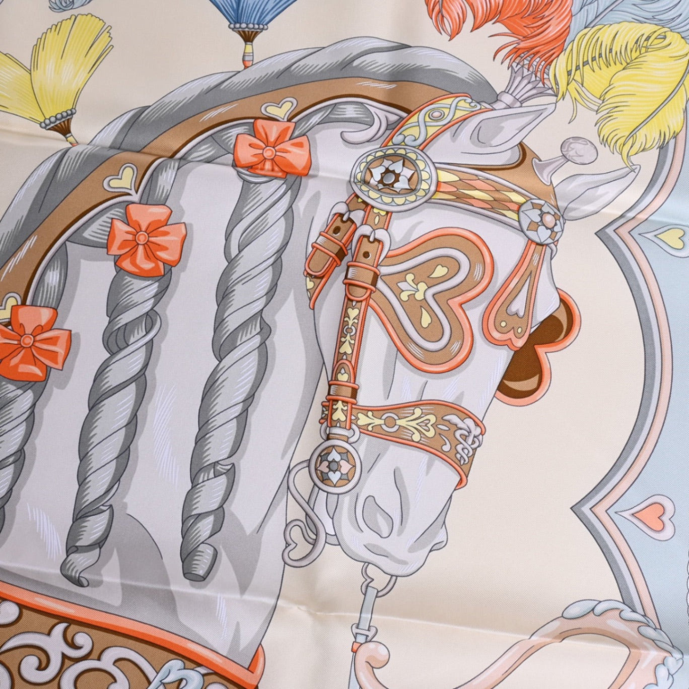 Carre 90 Arne de Coeur Silk Beige