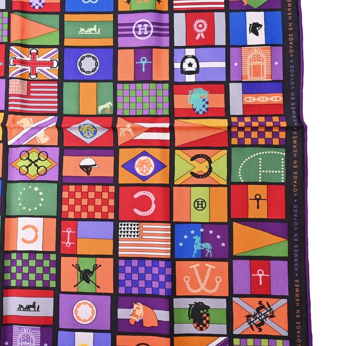 カレ90　HERMES EN VOYAGE　シルク　国旗柄　マルチカラー