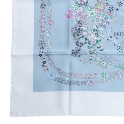 Carre 90 Brides de Gala en Fleur 丝绸浅蓝色白色